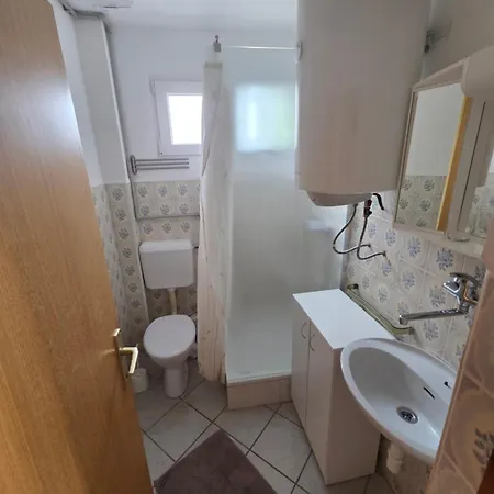 Oldie But Goodie Centar Vir
